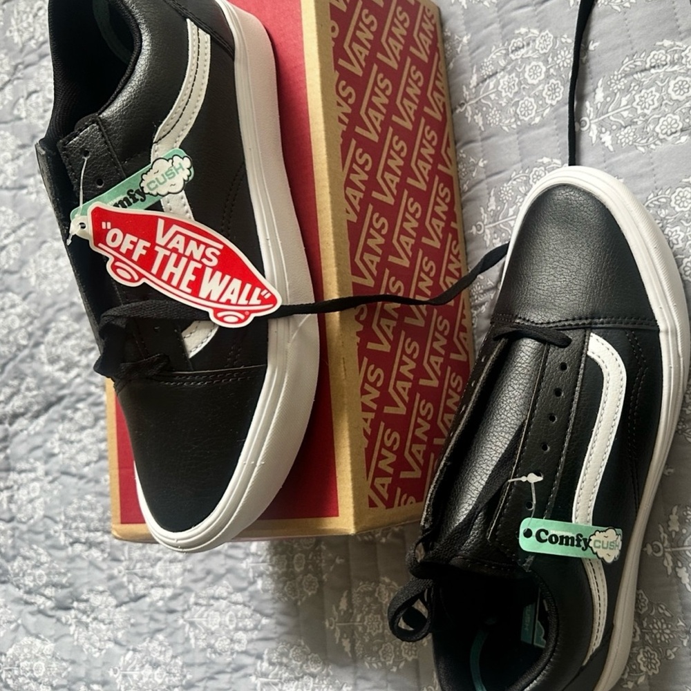 Vans Black and White Leather Men's Sneakers - Picture 4 of 4